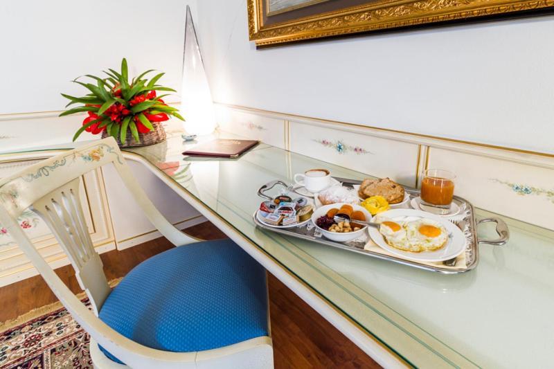 Melas Hotel ميرات المظهر الخارجي الصورة