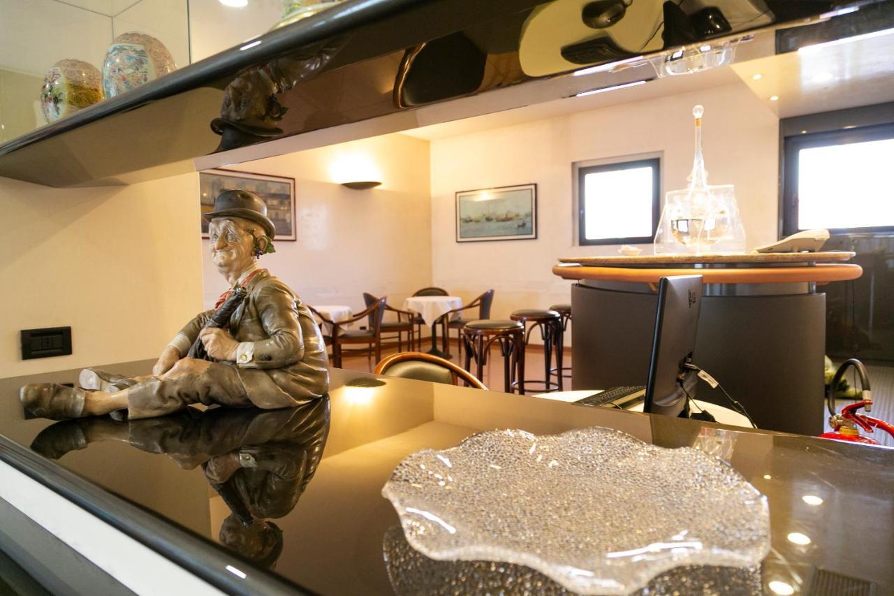 Melas Hotel ميرات المظهر الخارجي الصورة