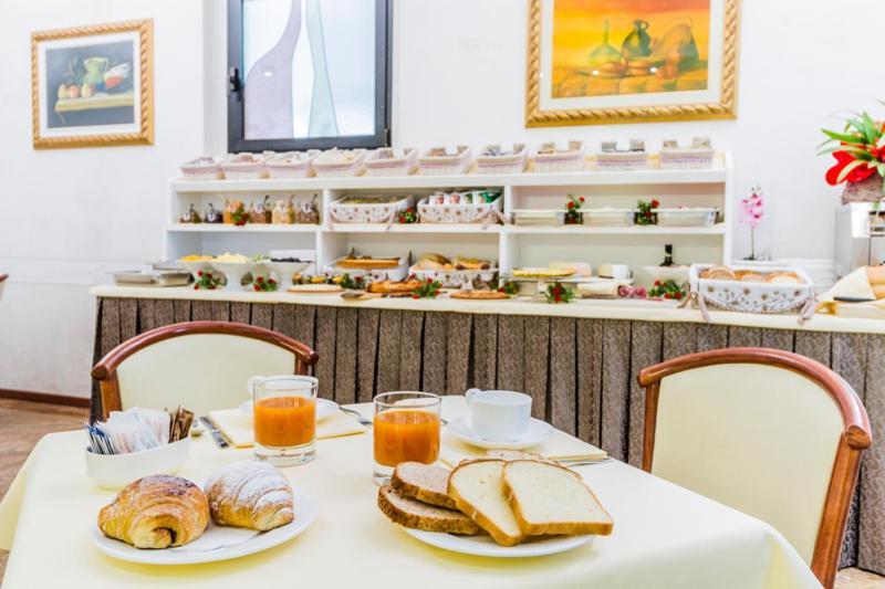 Melas Hotel ميرات المظهر الخارجي الصورة