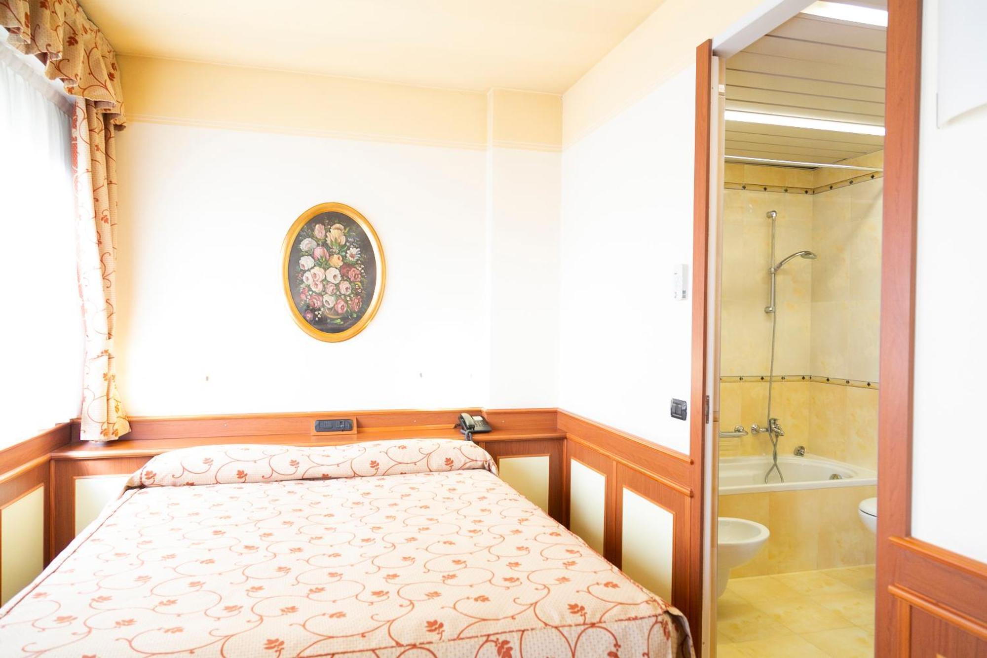 Melas Hotel ميرات المظهر الخارجي الصورة