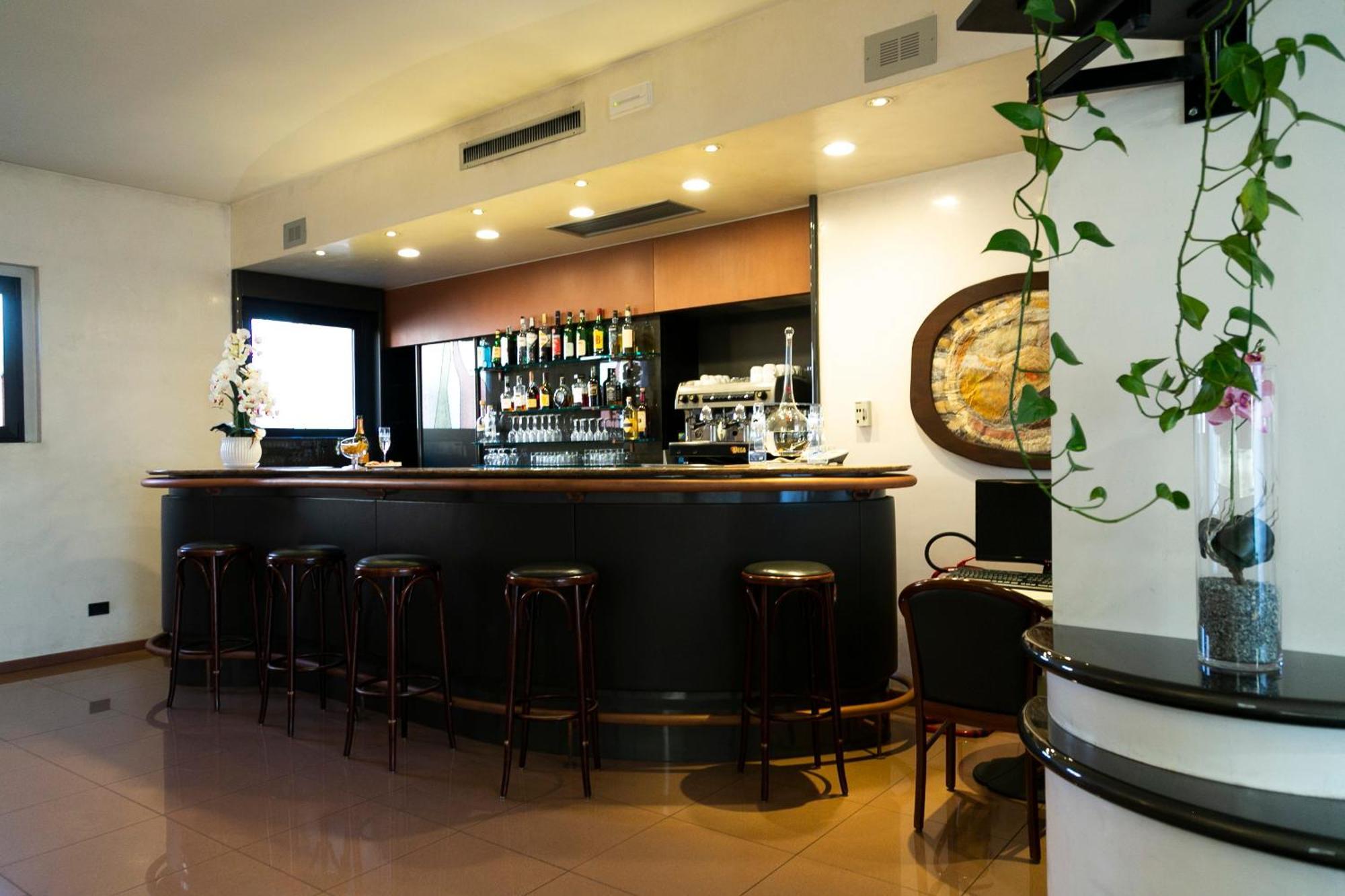 Melas Hotel ميرات المظهر الخارجي الصورة