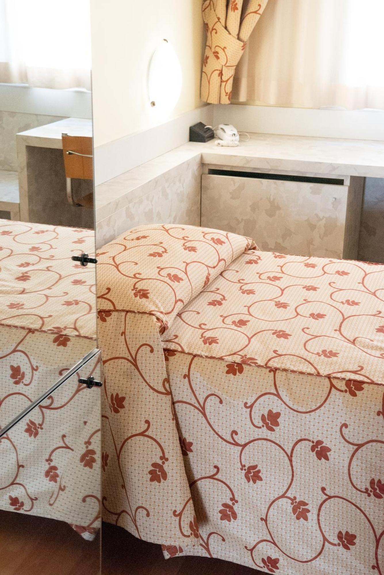 Melas Hotel ميرات المظهر الخارجي الصورة