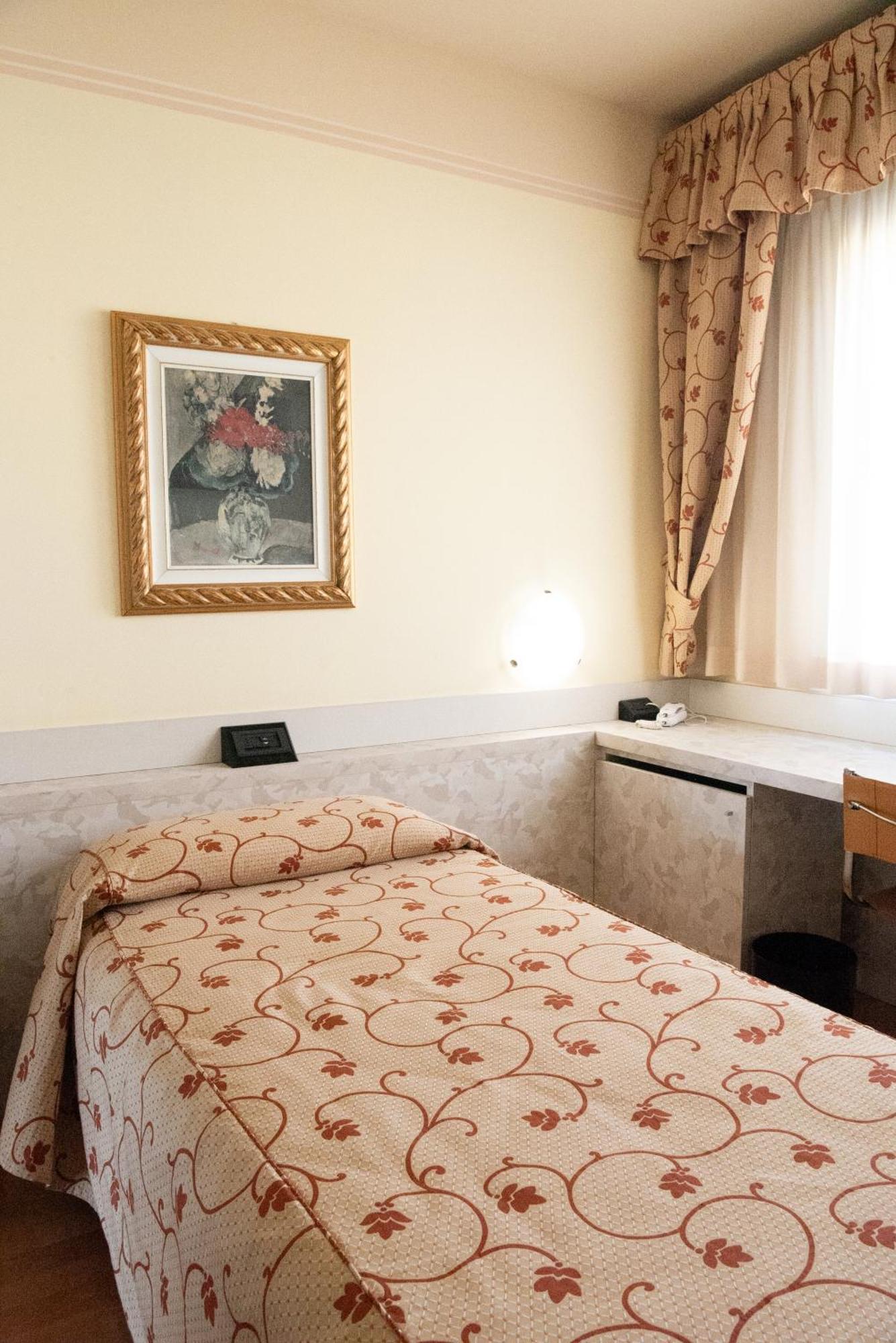 Melas Hotel ميرات المظهر الخارجي الصورة