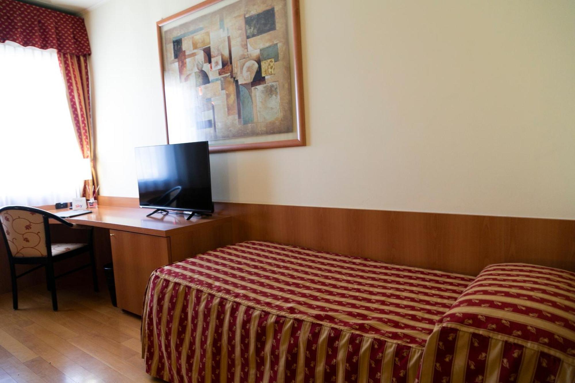 Melas Hotel ميرات المظهر الخارجي الصورة