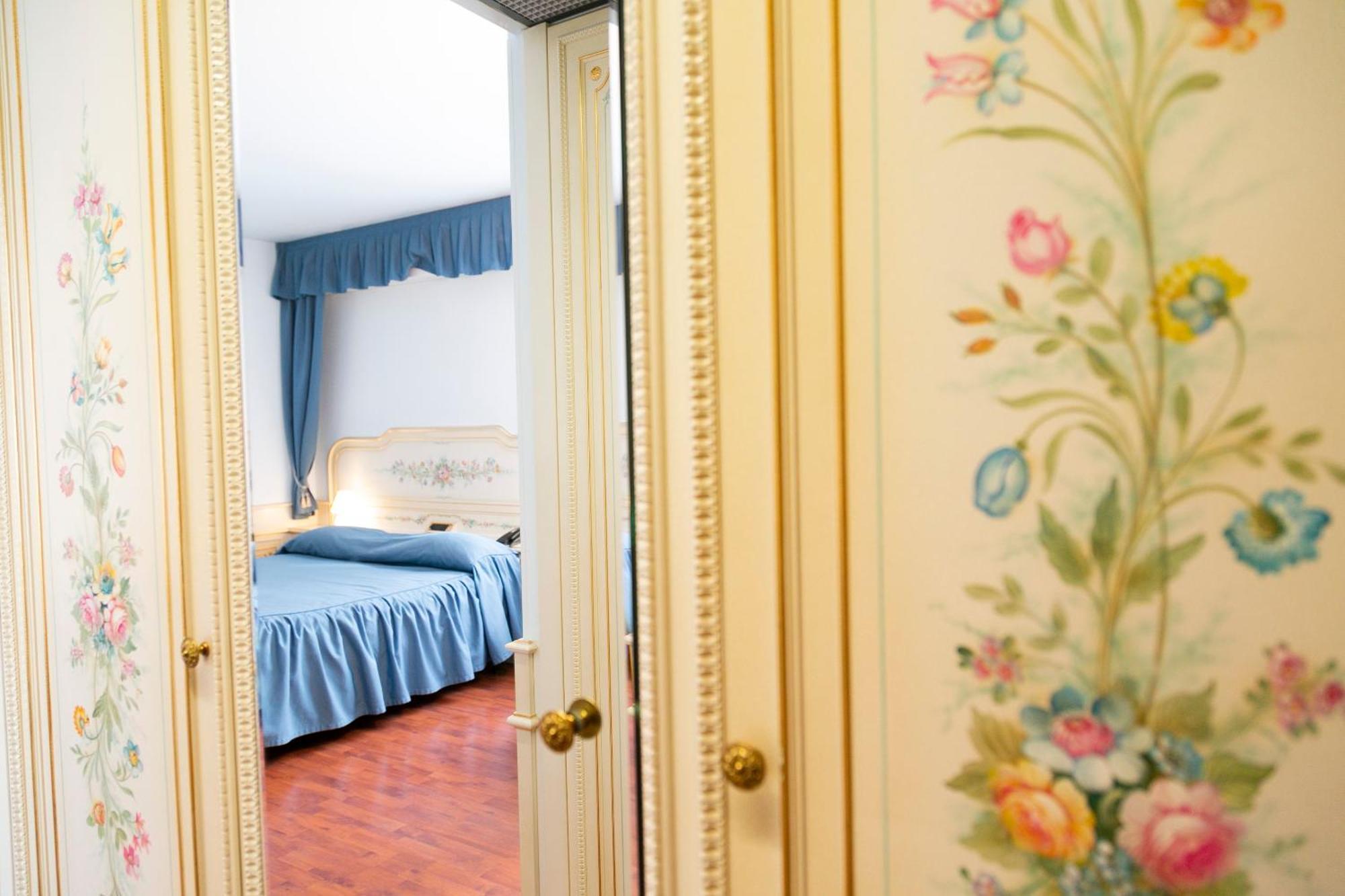 Melas Hotel ميرات المظهر الخارجي الصورة