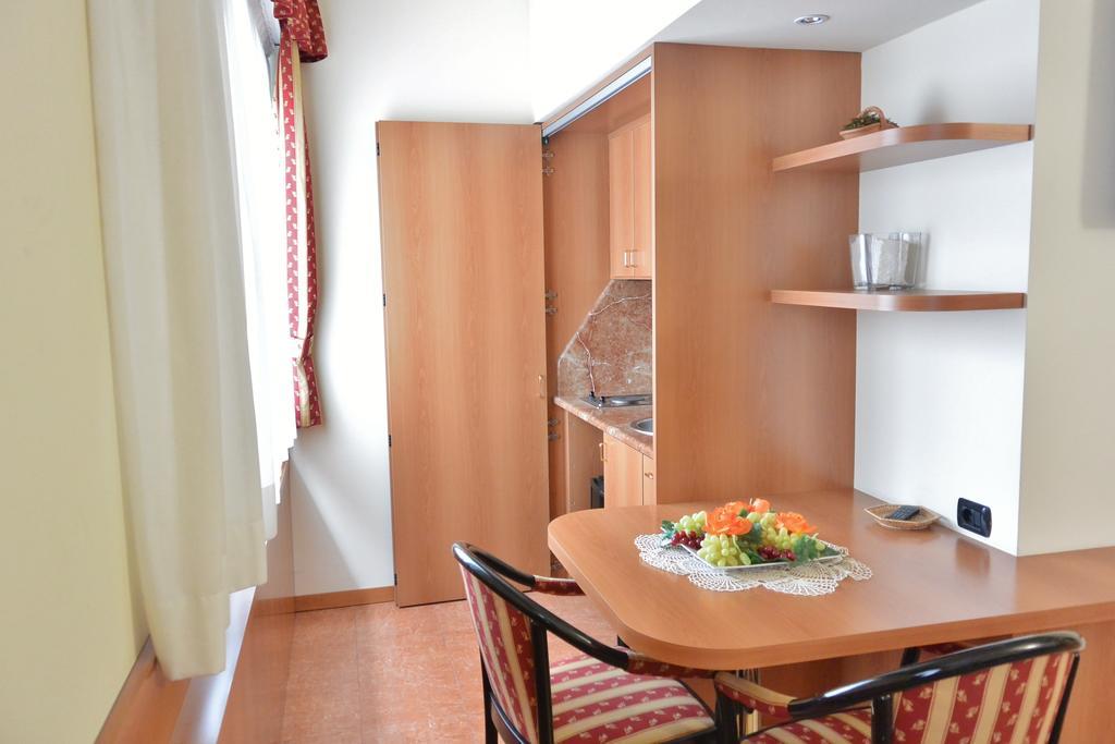 Melas Hotel ميرات المظهر الخارجي الصورة