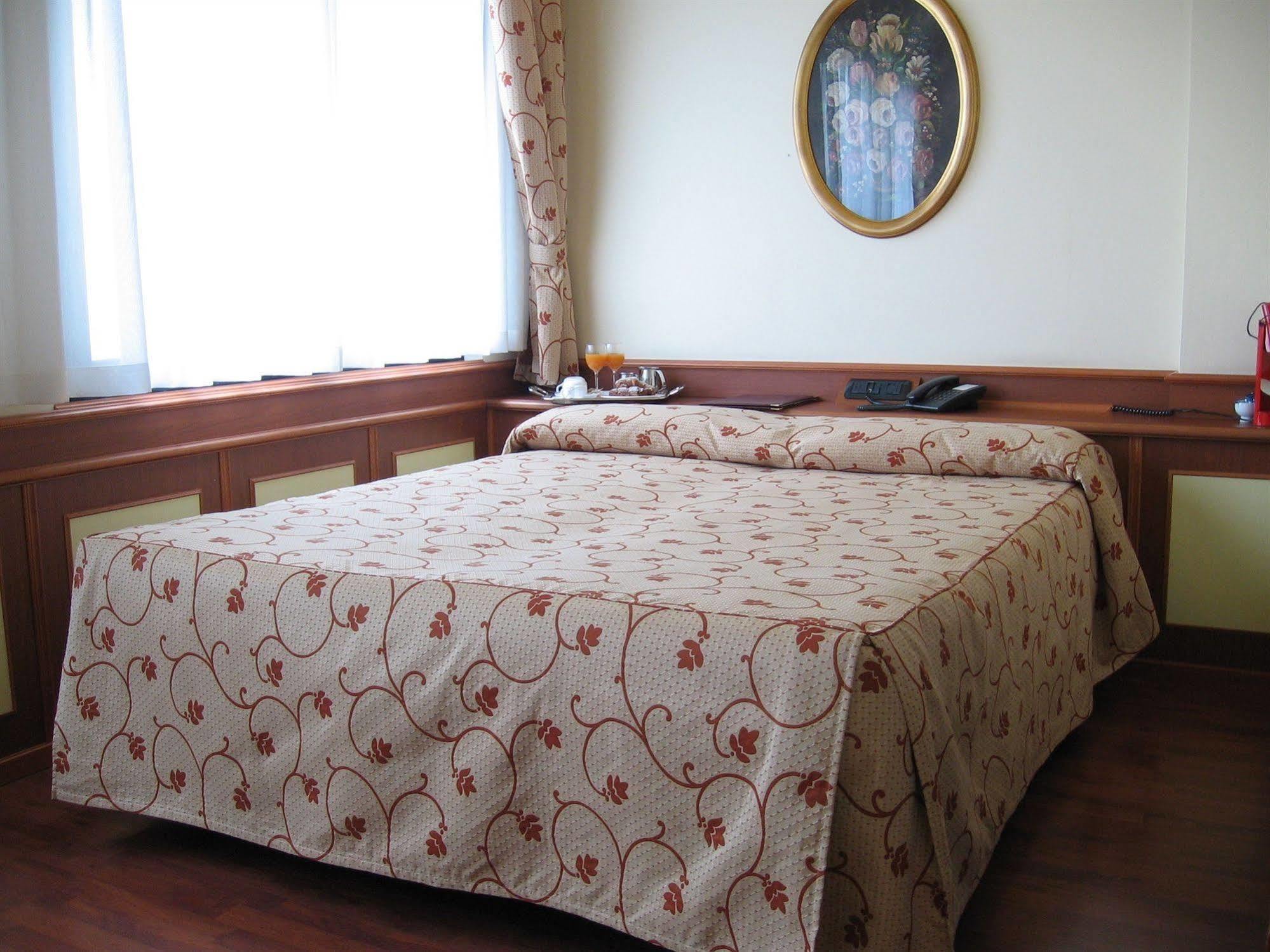 Melas Hotel ميرات المظهر الخارجي الصورة