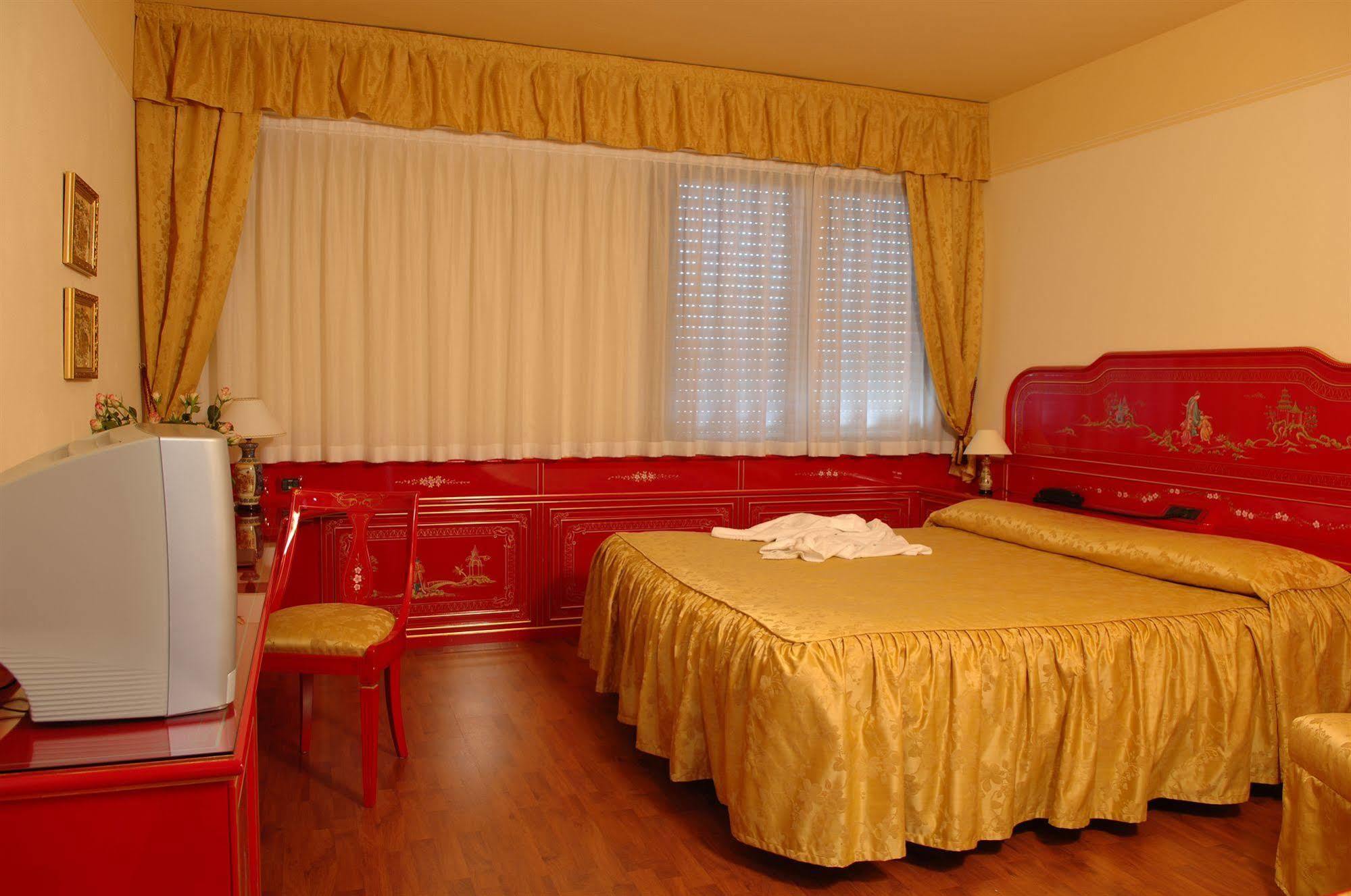 Melas Hotel ميرات المظهر الخارجي الصورة