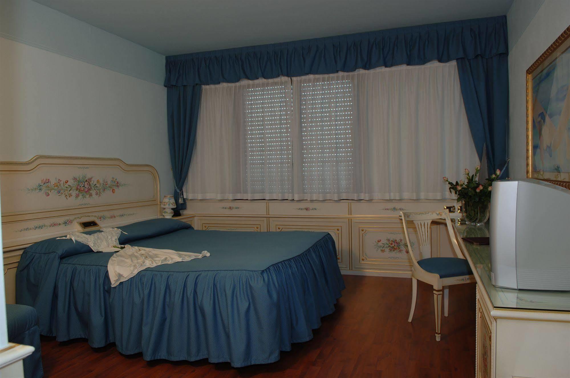 Melas Hotel ميرات المظهر الخارجي الصورة