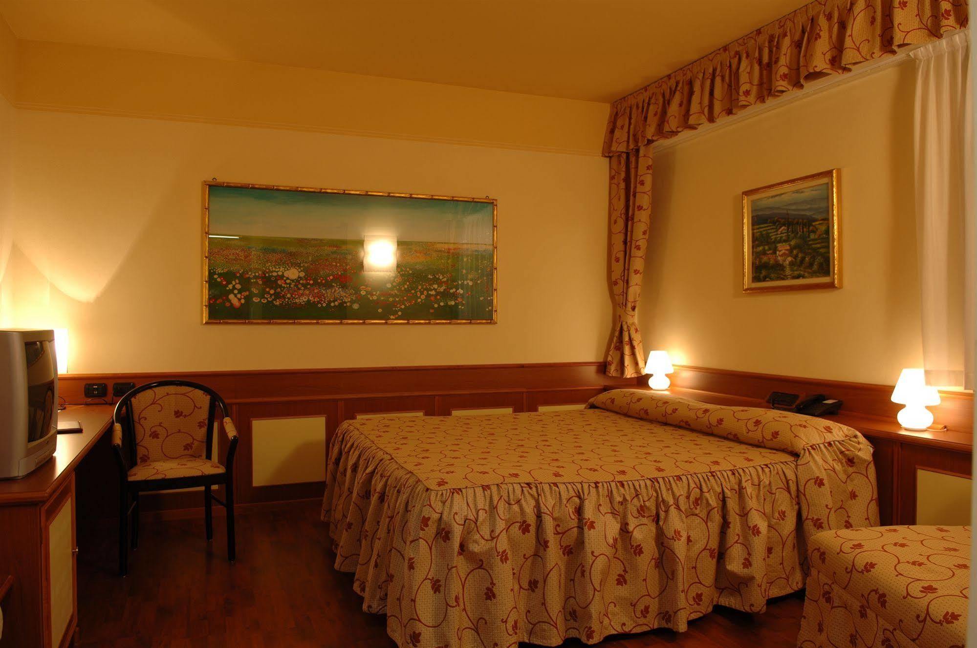 Melas Hotel ميرات المظهر الخارجي الصورة